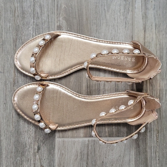 Bamboo Rose Gold with Pearl Sandals Size 8.5 - Picture 2 of 4